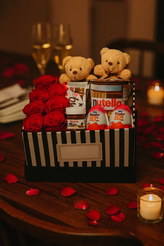 Ayıcık Gül ve Çikolata Hediye Kutusu ile Romantik Tatlı Sürpriz - Kutuda Çiçekler - İstanbul çiçe...