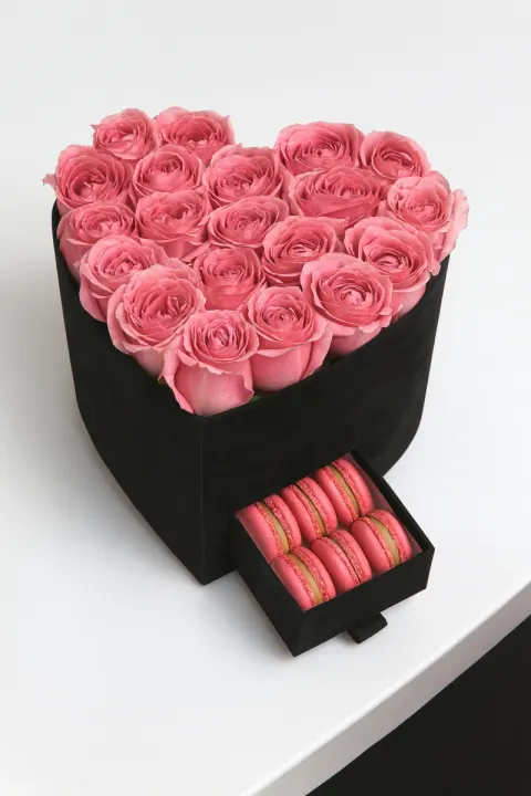 Kalp Kutuda 20 Pembe Gül ve Makaron ile Romantik Hediye - Çiçek Sepeti - İstanbul çiçek siparişi