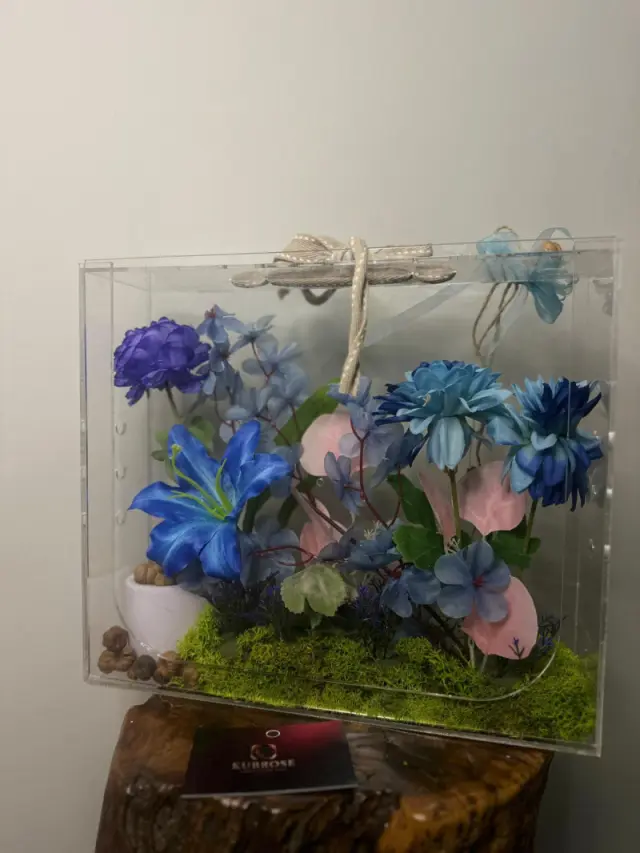 Bloombag Pleksi Çanta Kutuda Mavi Çiçek Aranjmanı | Dekoratif Hediye - Çiçek Sepeti - İstanbul çi...