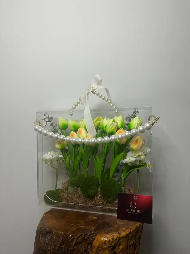 Bloombag Pleksi Çanta Kutuda Yapay Lale Aranjmanı | Dekoratif Hediye - Çiçek Sepeti - İstanbul çi...