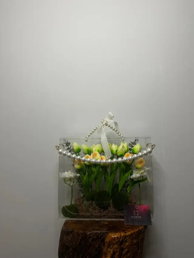 Bloombag Pleksi Çanta Kutuda Yapay Lale Aranjmanı | Dekoratif Hediye - Çiçek Sepeti - İstanbul çi...