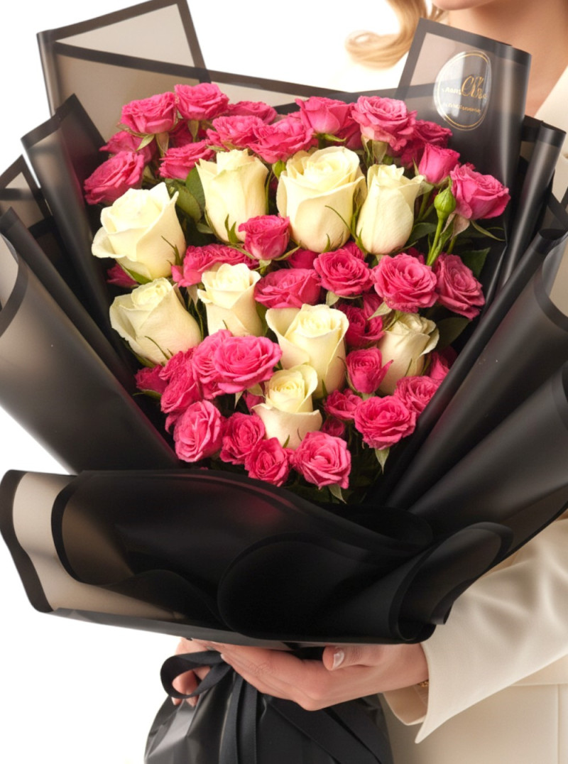 Pembe ve Beyaz Gül Buketi – Zarif ve Romantik Hediye Seçimi