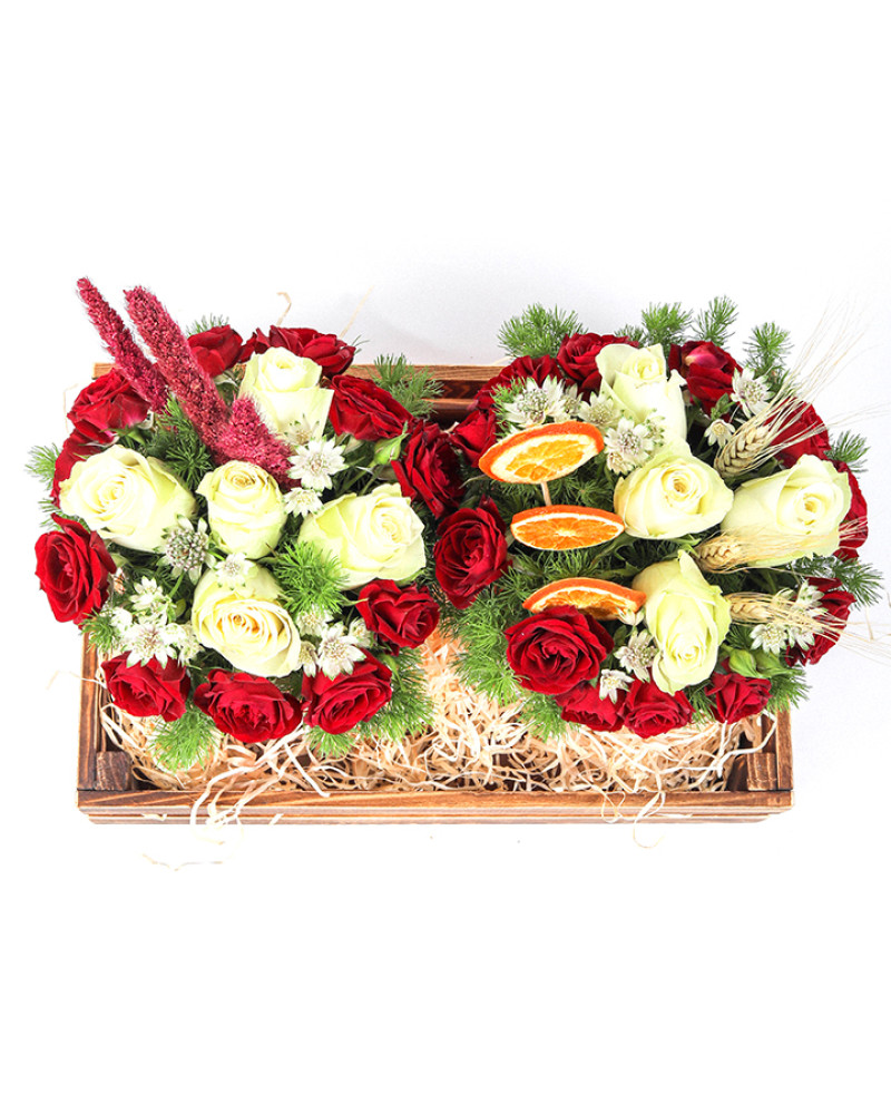 Kırmızı ve Beyaz Gül Ahşap Aranjmanı – Doğal ve Zarif Tasarım