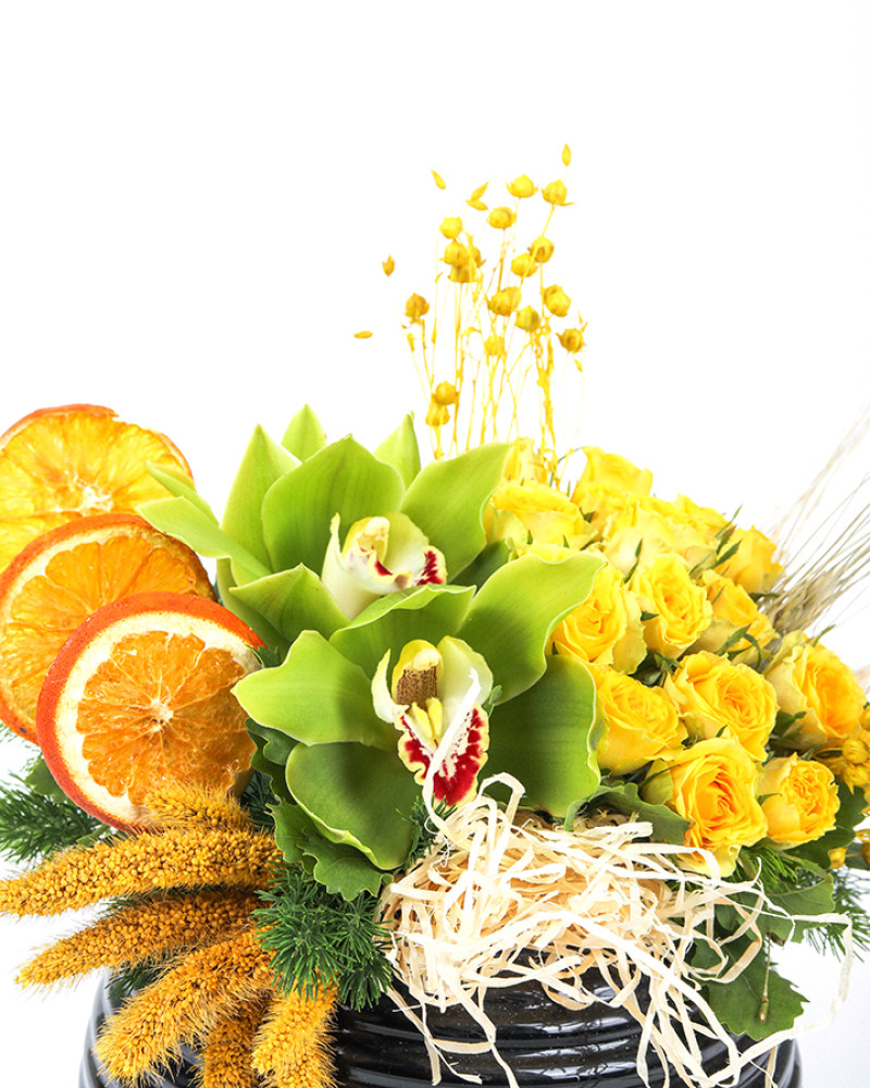 Sarı Gül & Yeşil Orkide Aranjmanı – Enerjik ve Zarif Tasarım