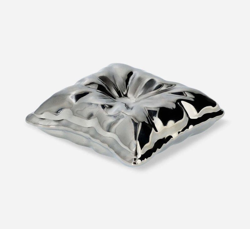 Metalik Dekor Yastığı ile Modern Zarafeti Evinize Taşıyın