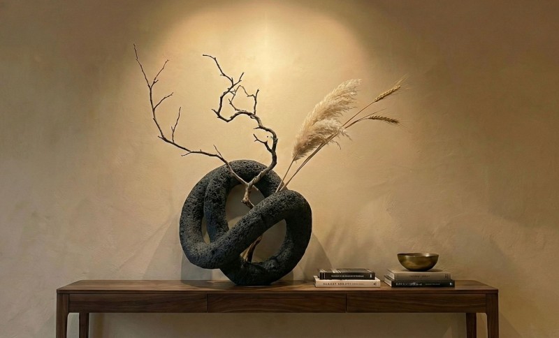 Wabi Sabi Dokulu Düğüm Vazo: Modern İskandinav Salon Dekoru Obje - Seramik ve Soğuk Porselen Ürün...